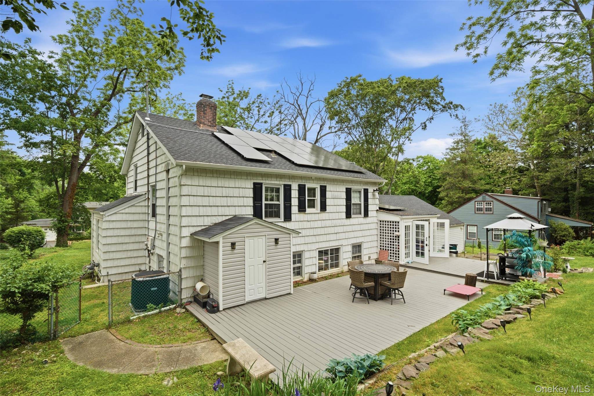 10 Tanyard LN, Huntington, NY 11743