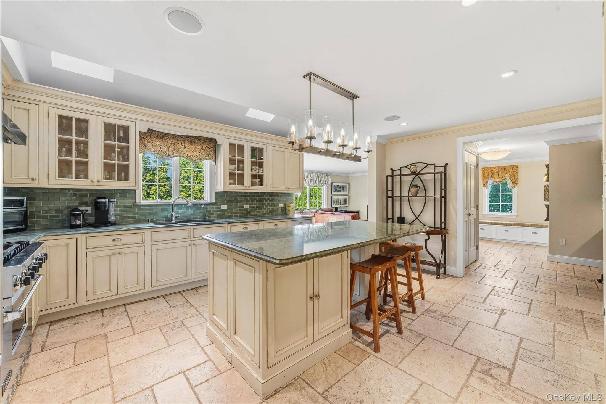 185 Old Wilmot RD, Scarsdale, NY 10583
