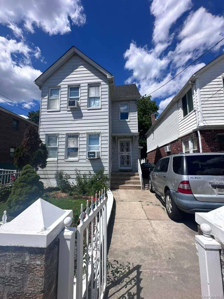 18811 Dunkirk DR, Saint Albans, NY 11412