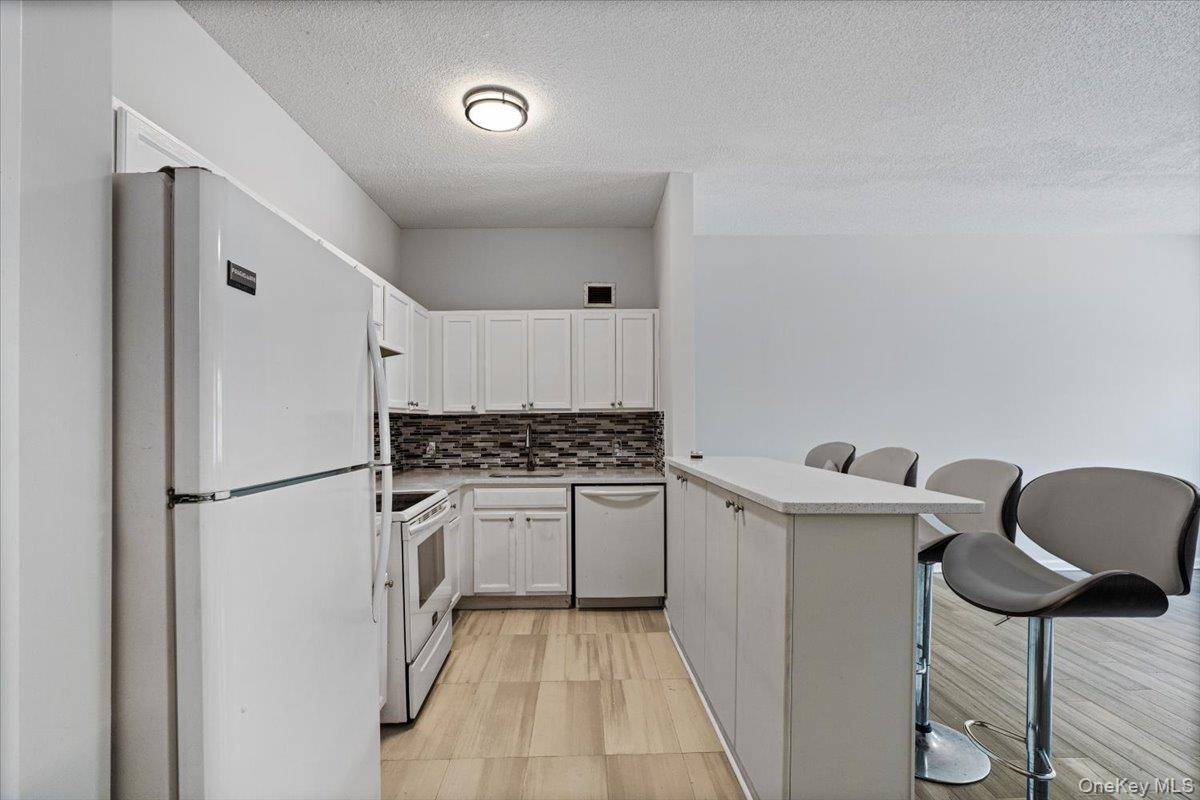 221 Beach 80th ST #1G, Far Rockaway, NY 11693