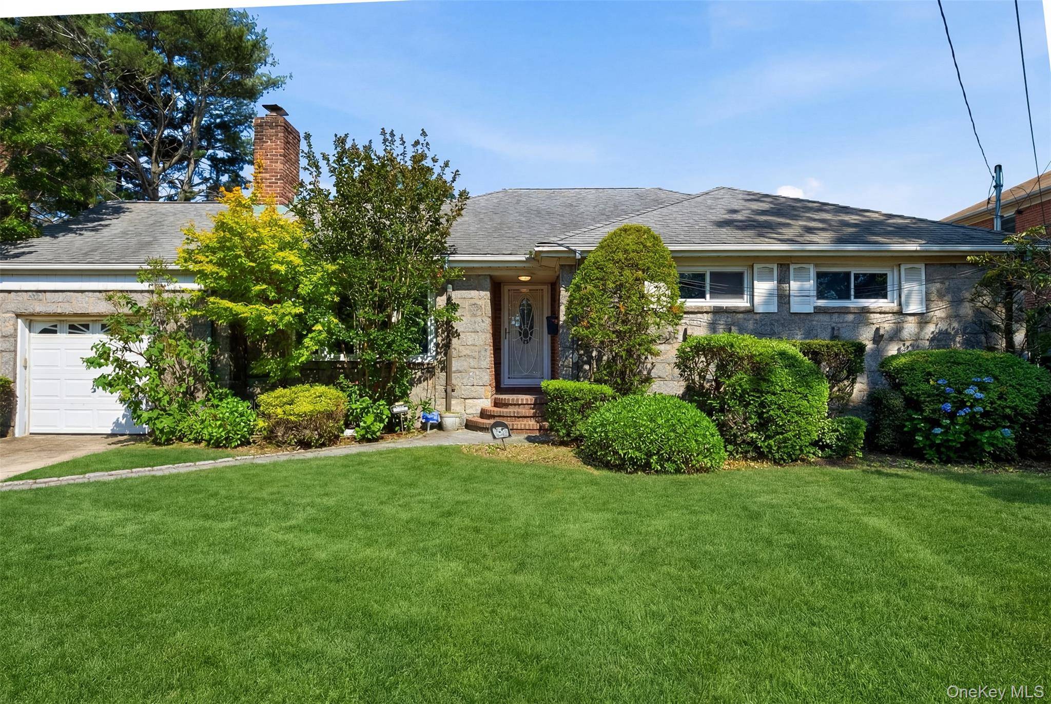 169 Landau AVE, Floral Park, NY 11001
