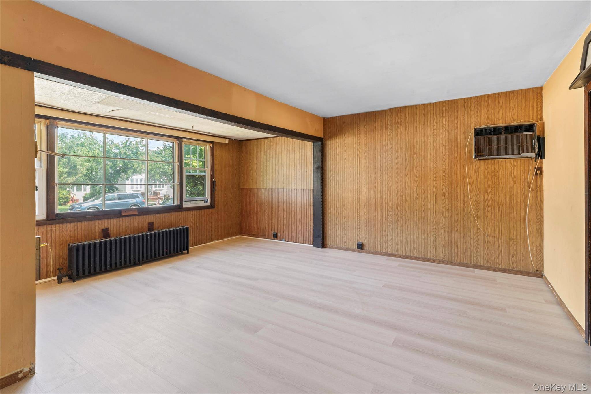 8952 218th ST, Queens Village, NY 11427