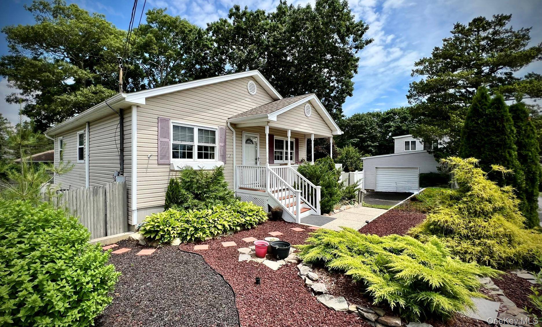 89 Rugby DR, Shirley, NY 11967