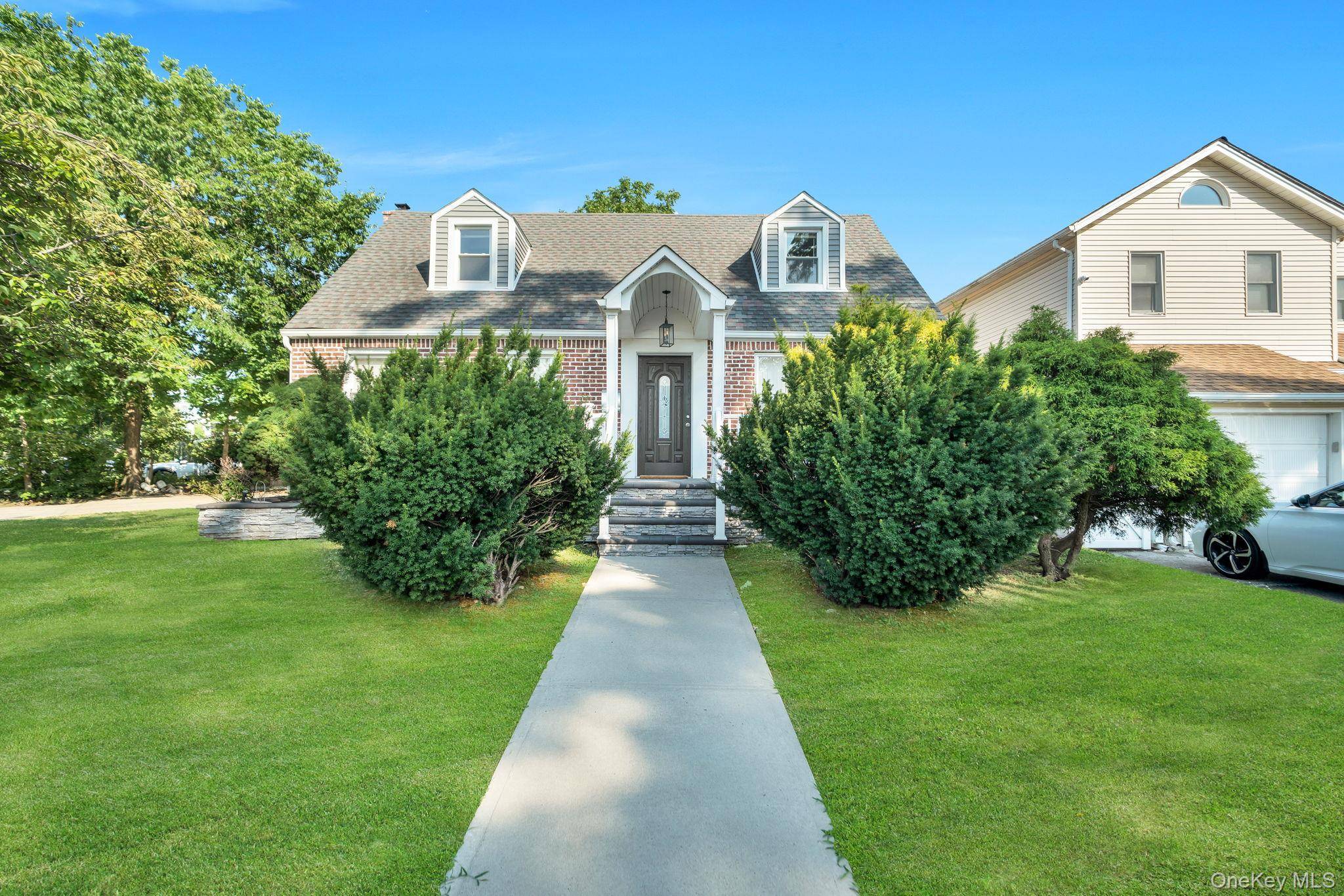 102 Strattford RD, New Hyde Park, NY 11040