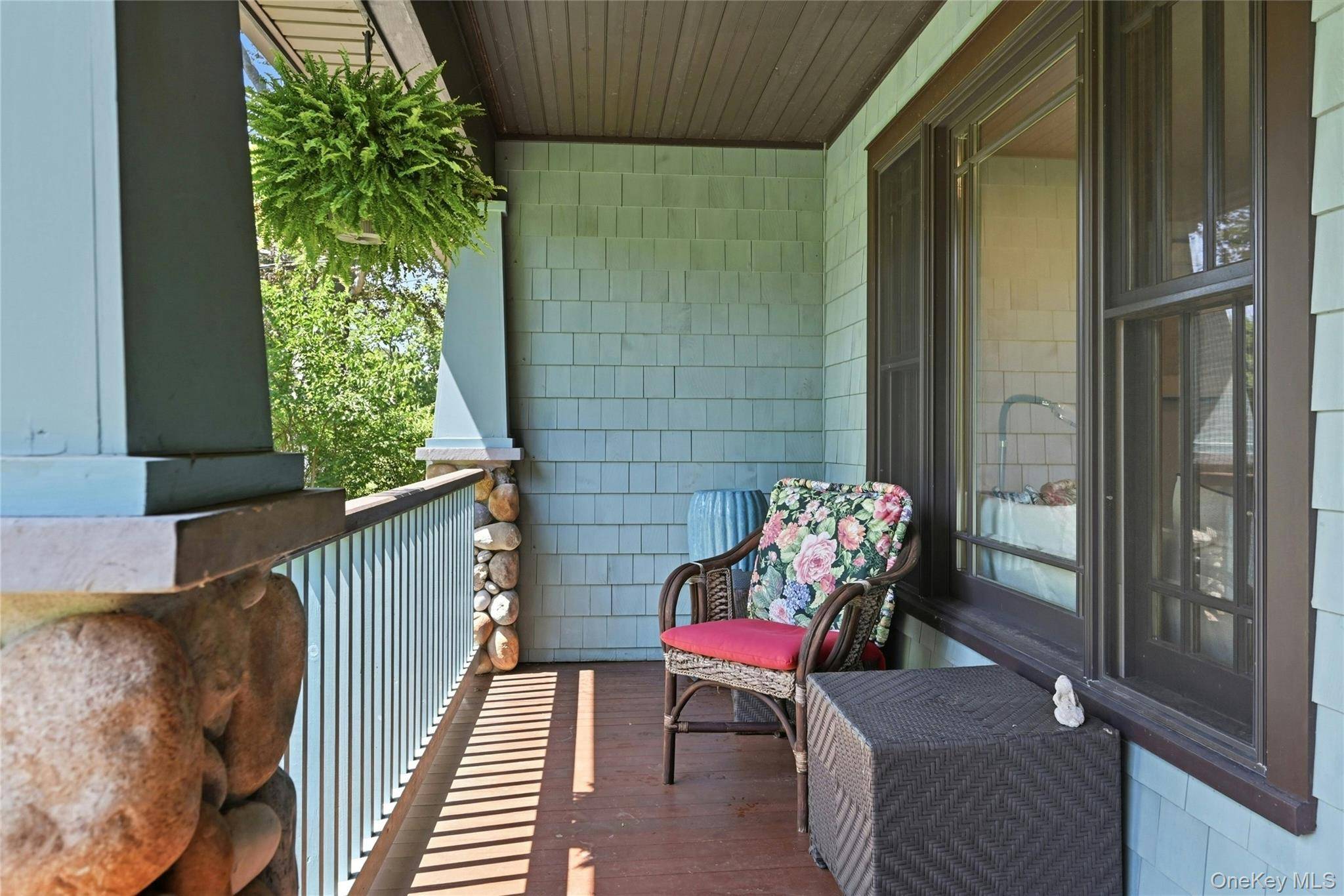 425 Maple LN, Southold, NY 11971