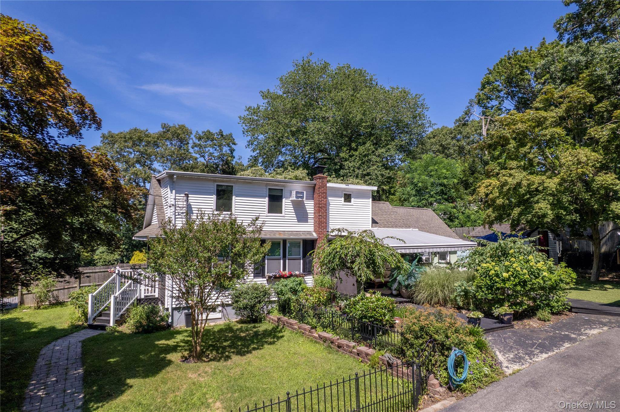 88 Cherry RD, Rocky Point, NY 11778