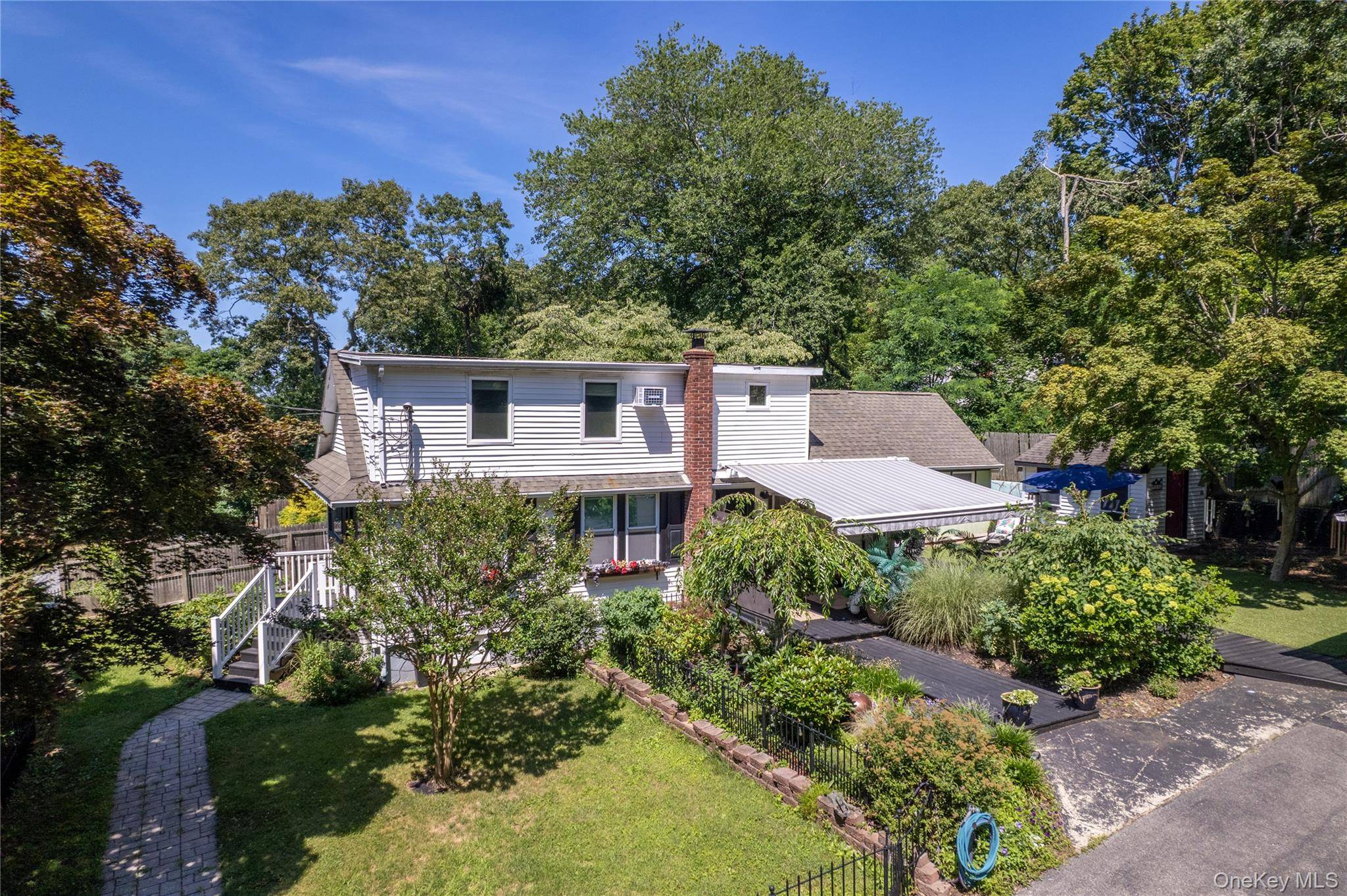 88 Cherry RD, Rocky Point, NY 11778