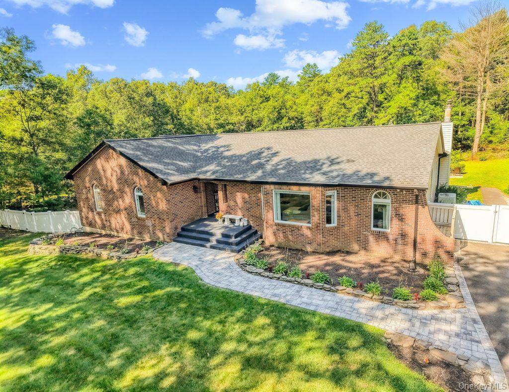 24 Bauer AVE, Manorville, NY 11949