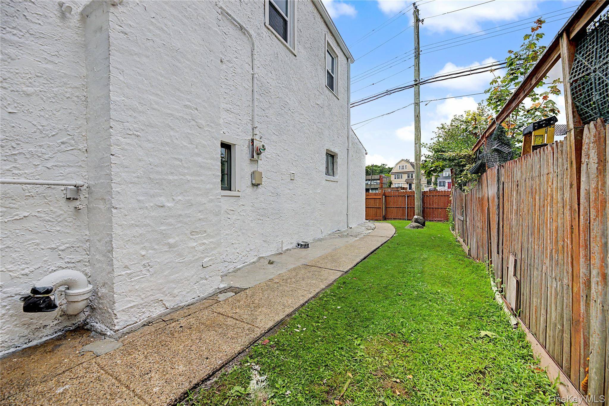 25 Longmeadow RD, Yonkers, NY 10704