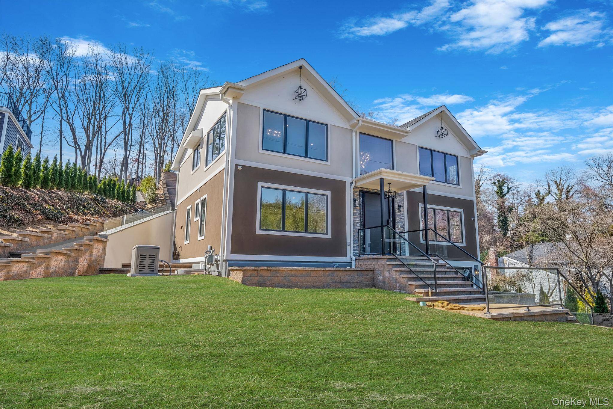 150 Sugar Toms LN, East Norwich, NY 11732