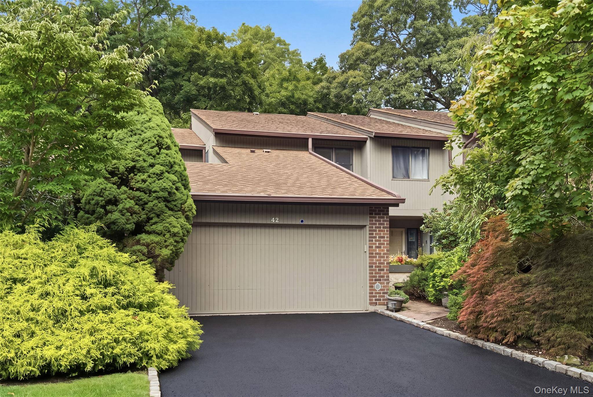 42 Country Club DR, Jericho, NY 11753