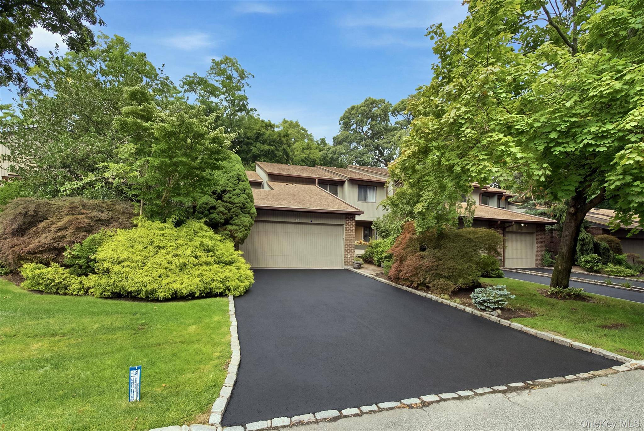 42 Country Club DR, Jericho, NY 11753