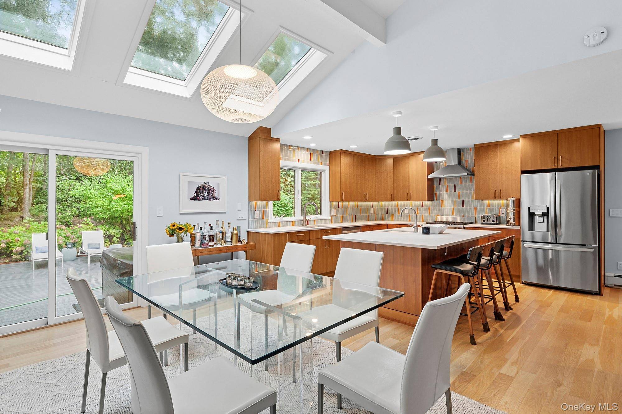 2723 Deerfield RD, Southampton, NY 11963