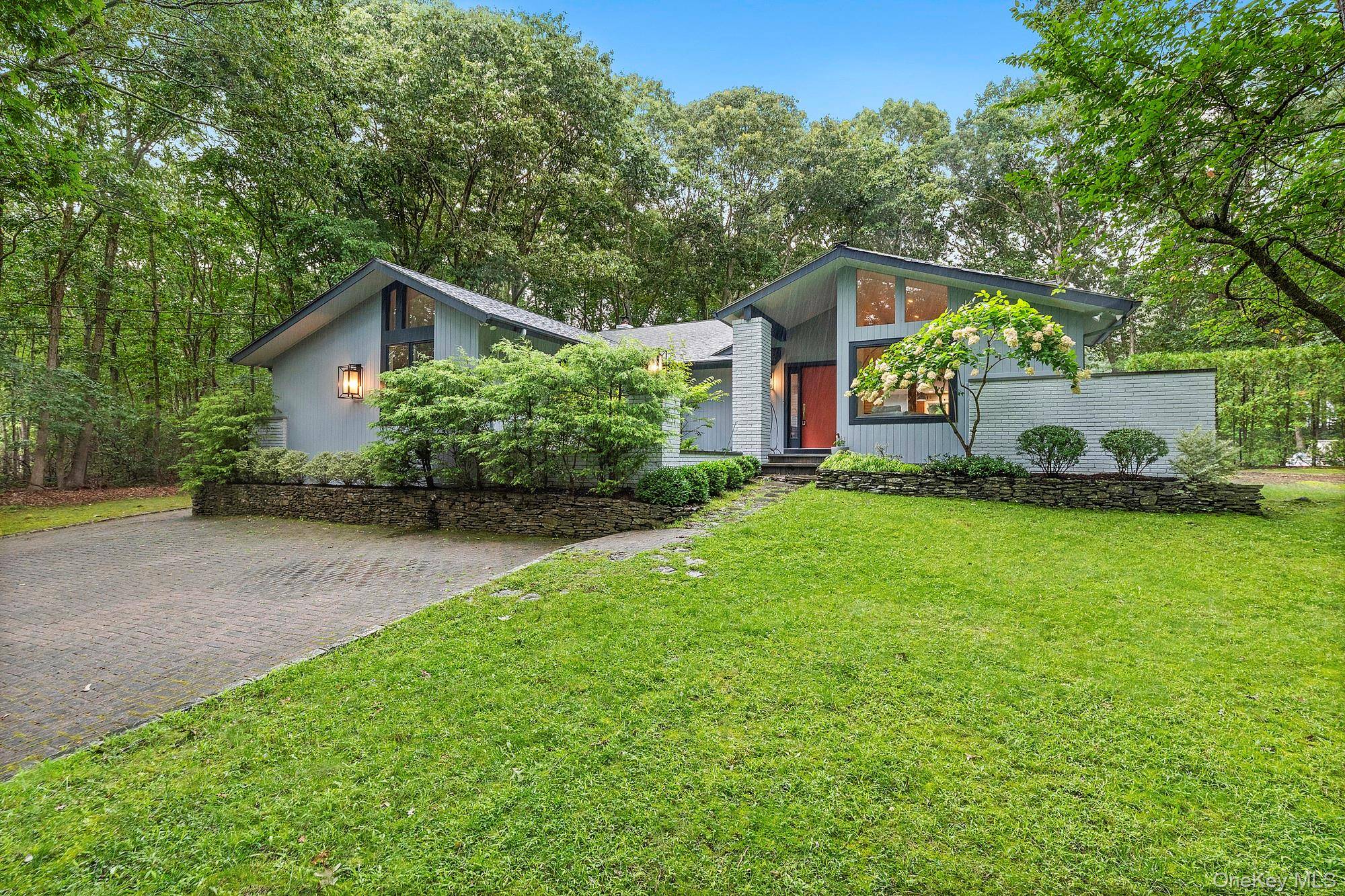 2723 Deerfield RD, Southampton, NY 11963