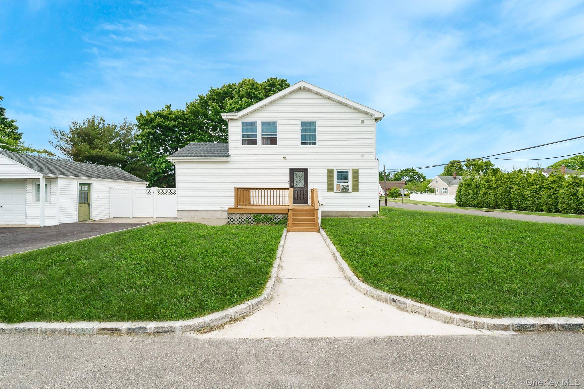 72 Peckham AVE, Islip, NY 11751