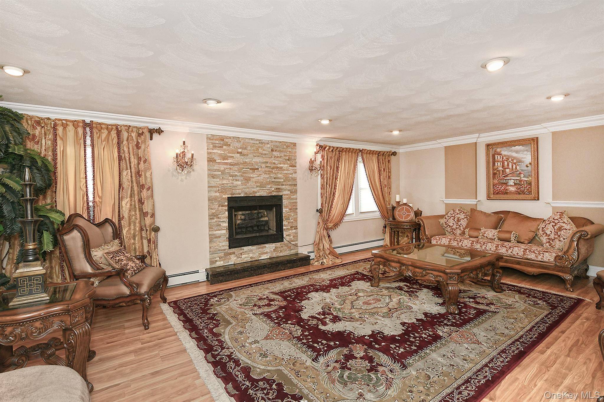 22 Apple Blossom LN, East Patchogue, NY 11772