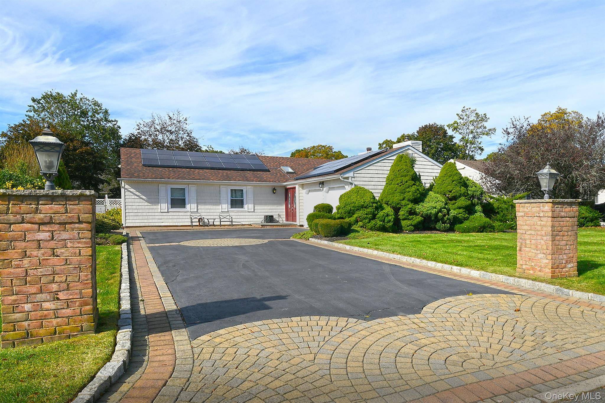 22 Apple Blossom LN, East Patchogue, NY 11772