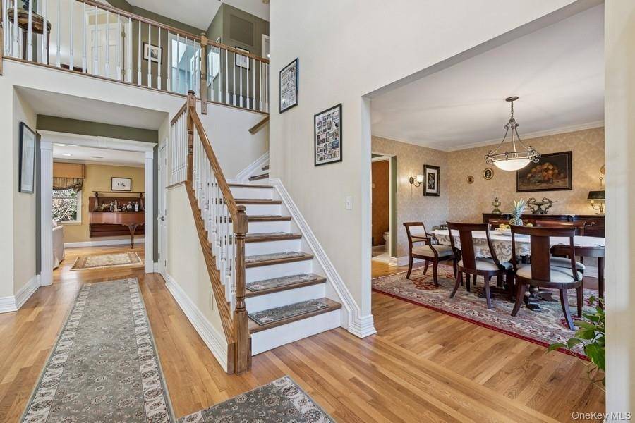 5 Kenwood LN, Saint James, NY 11780