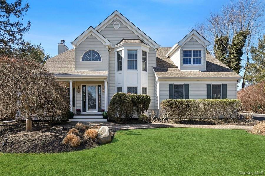 5 Kenwood LN, Saint James, NY 11780