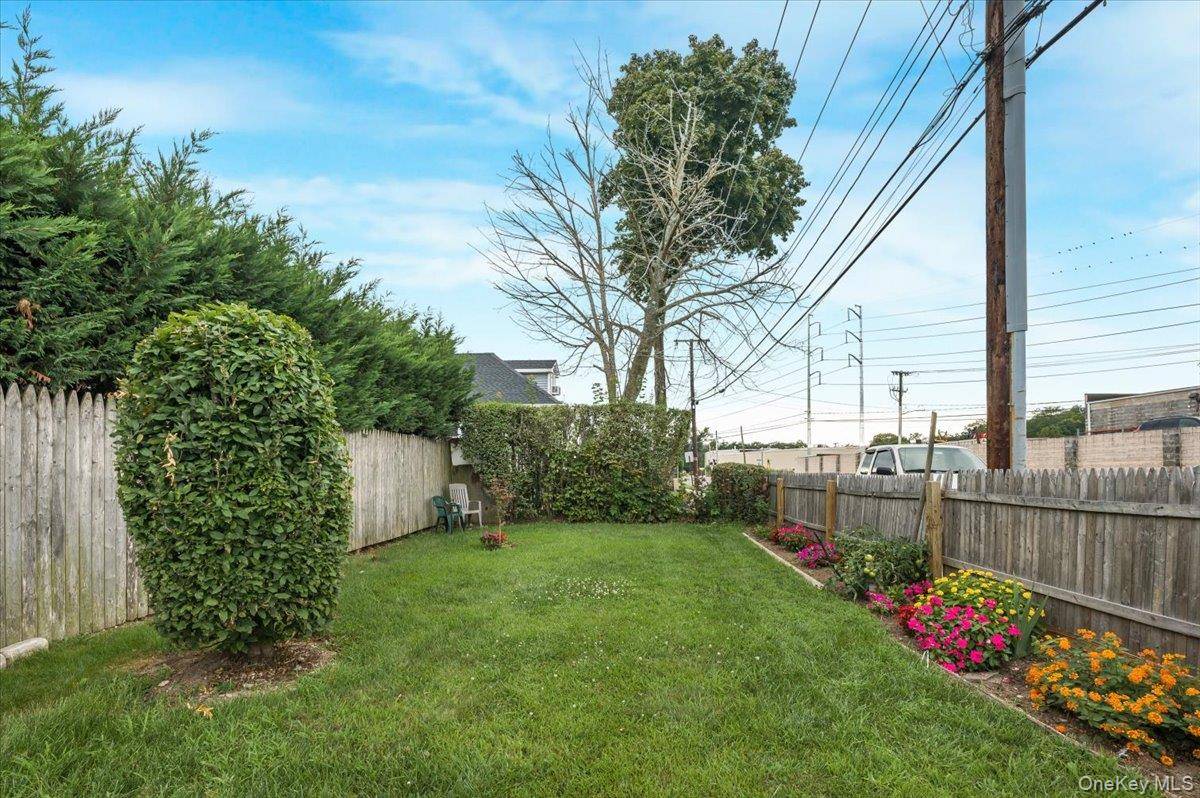 101 W 11th ST, Huntington Station, NY 11746