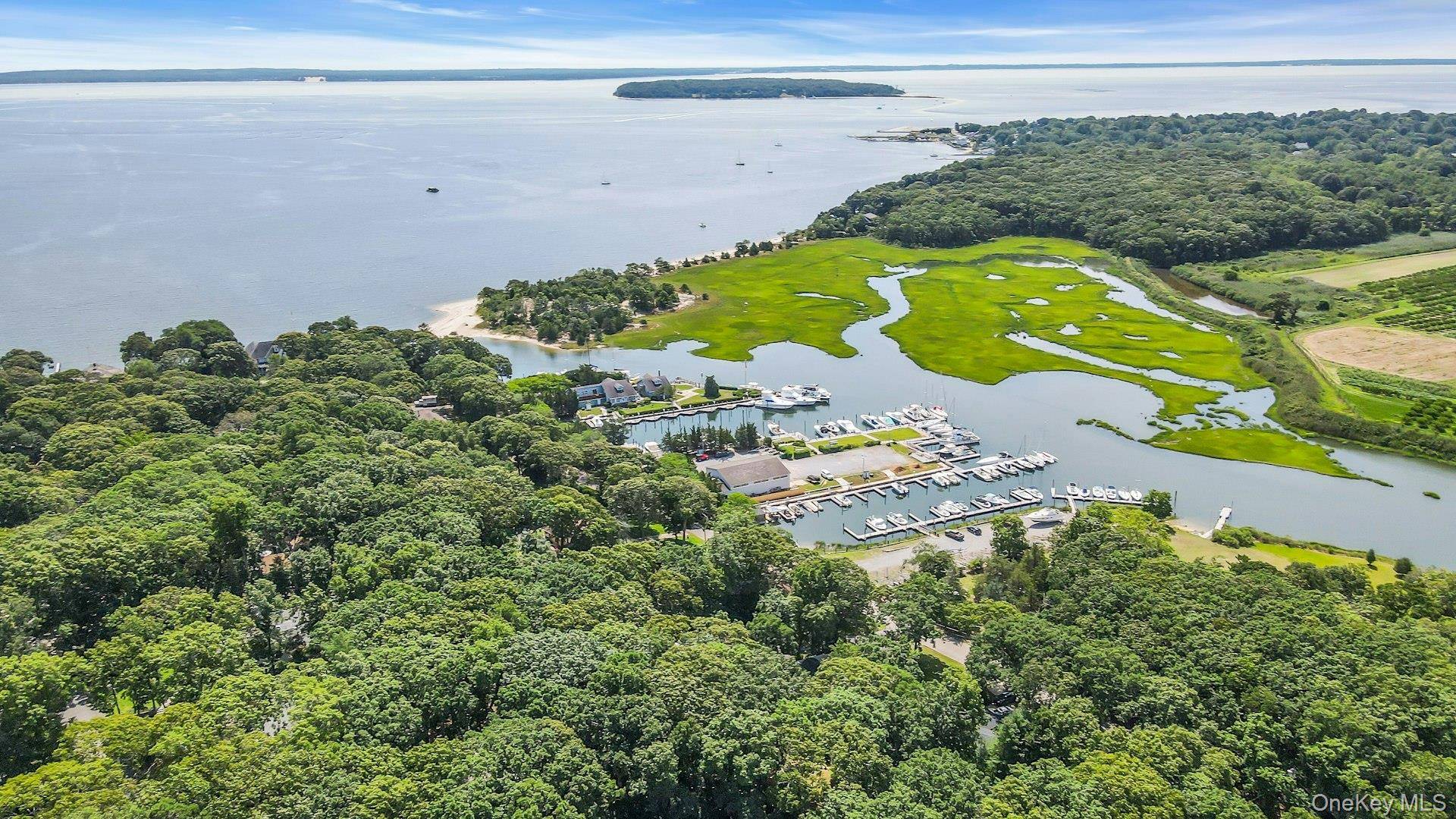 275 Pinewood RD, Cutchogue, NY 11935