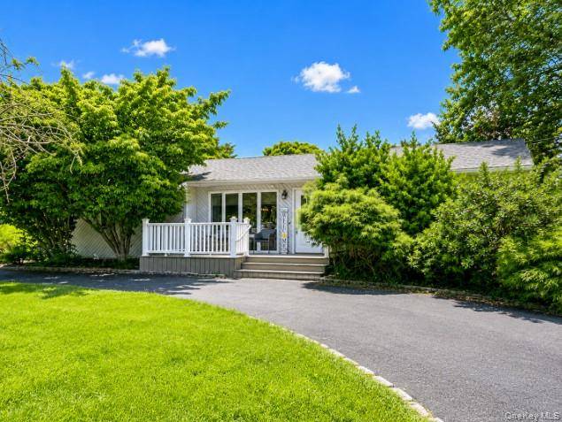 6 Flushing ST, Holtsville, NY 11742