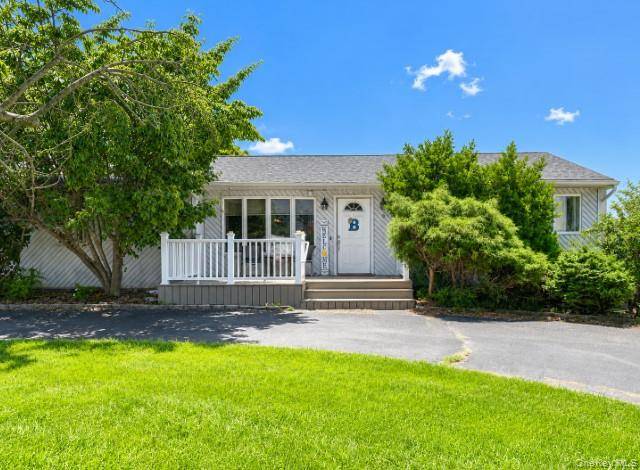 6 Flushing ST, Holtsville, NY 11742