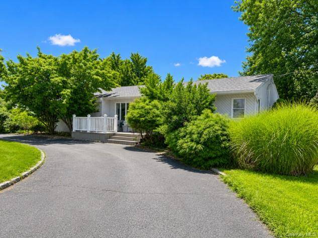 6 Flushing ST, Holtsville, NY 11742