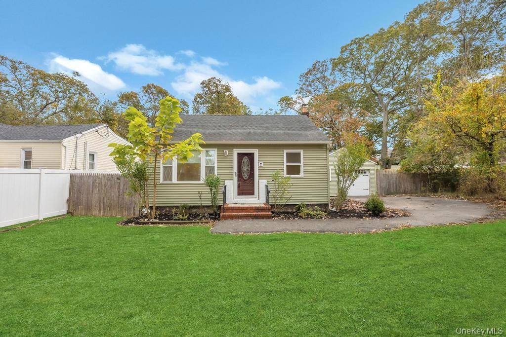 34 Ormond AVE, Selden, NY 11784