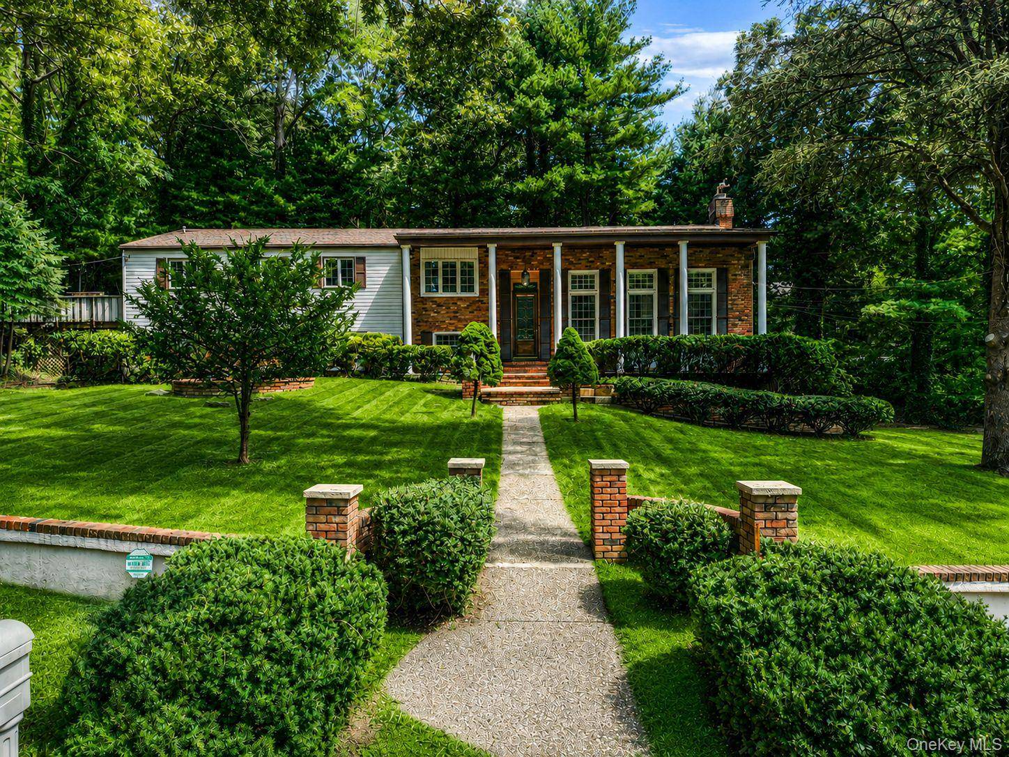 23 Colonial DR, Smithtown, NY 11787
