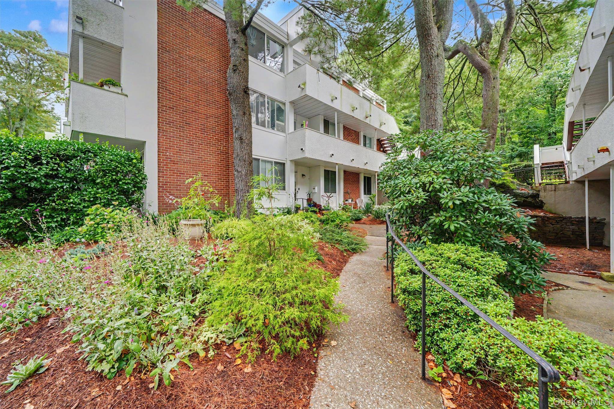 321 Tallwood DR, Hartsdale, NY 10530