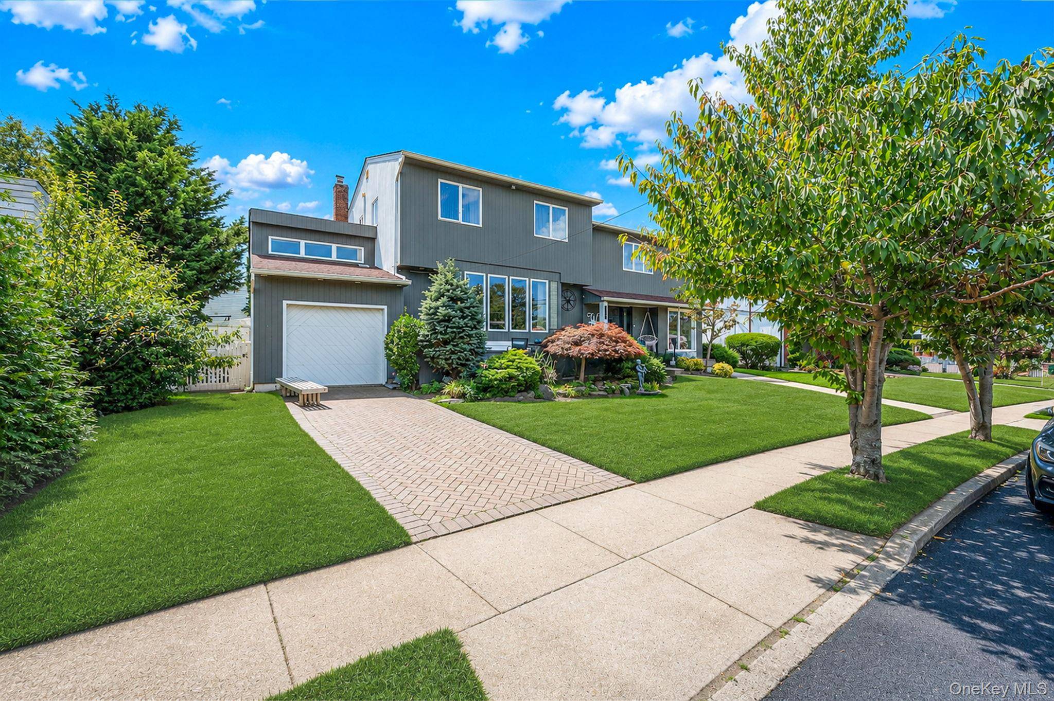 962 Mildred DR, Baldwin Harbor, NY 11510