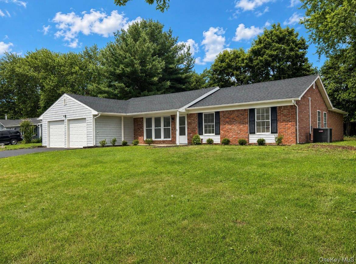 5 Orleans GN, Coram, NY 11727