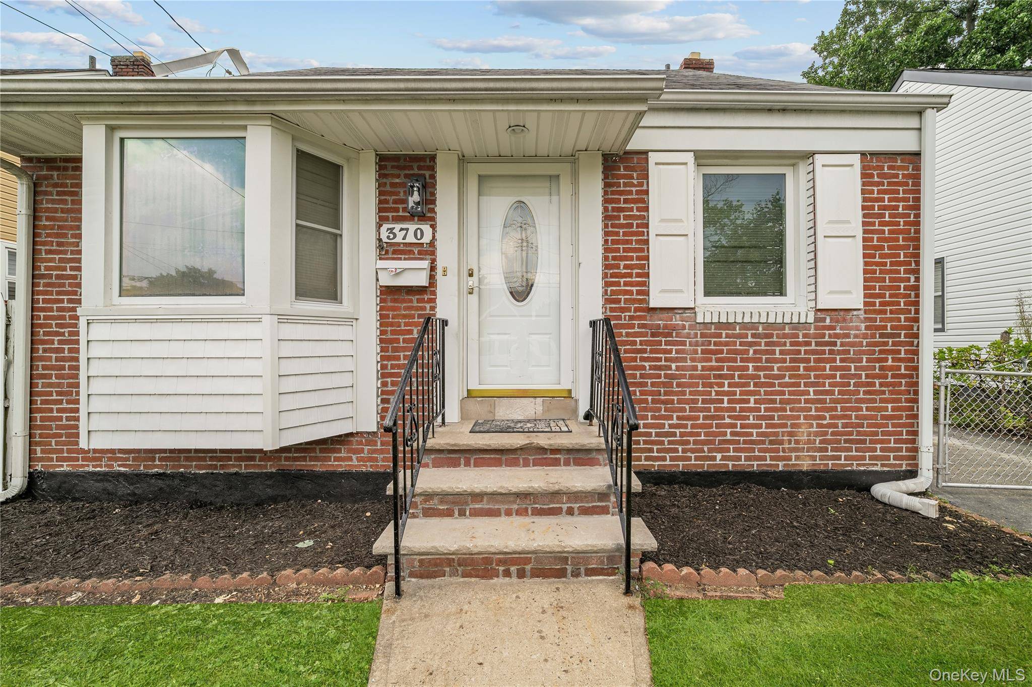 370 Locust AVE, Uniondale, NY 11553
