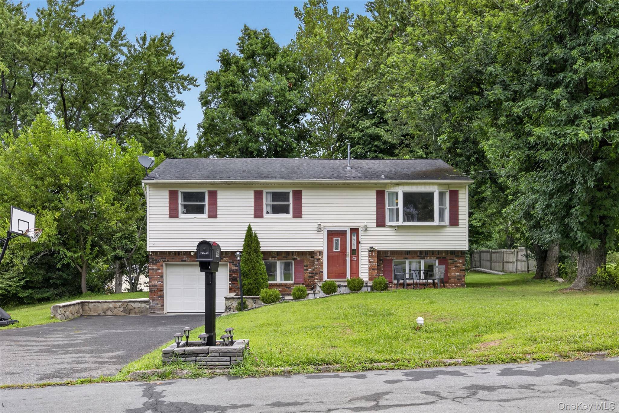 32 Surrey RD, Chester, NY 10918