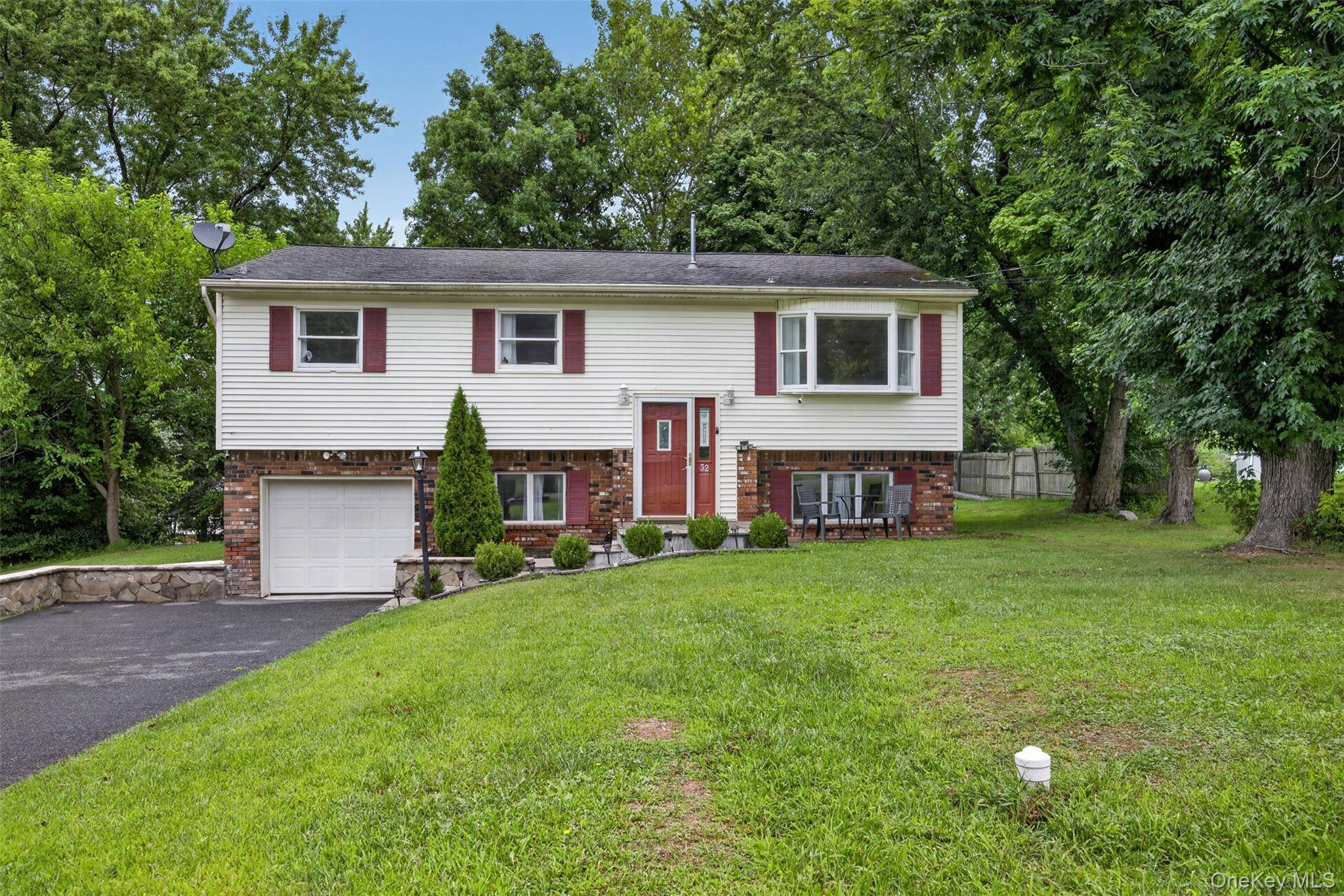 32 Surrey RD, Chester, NY 10918