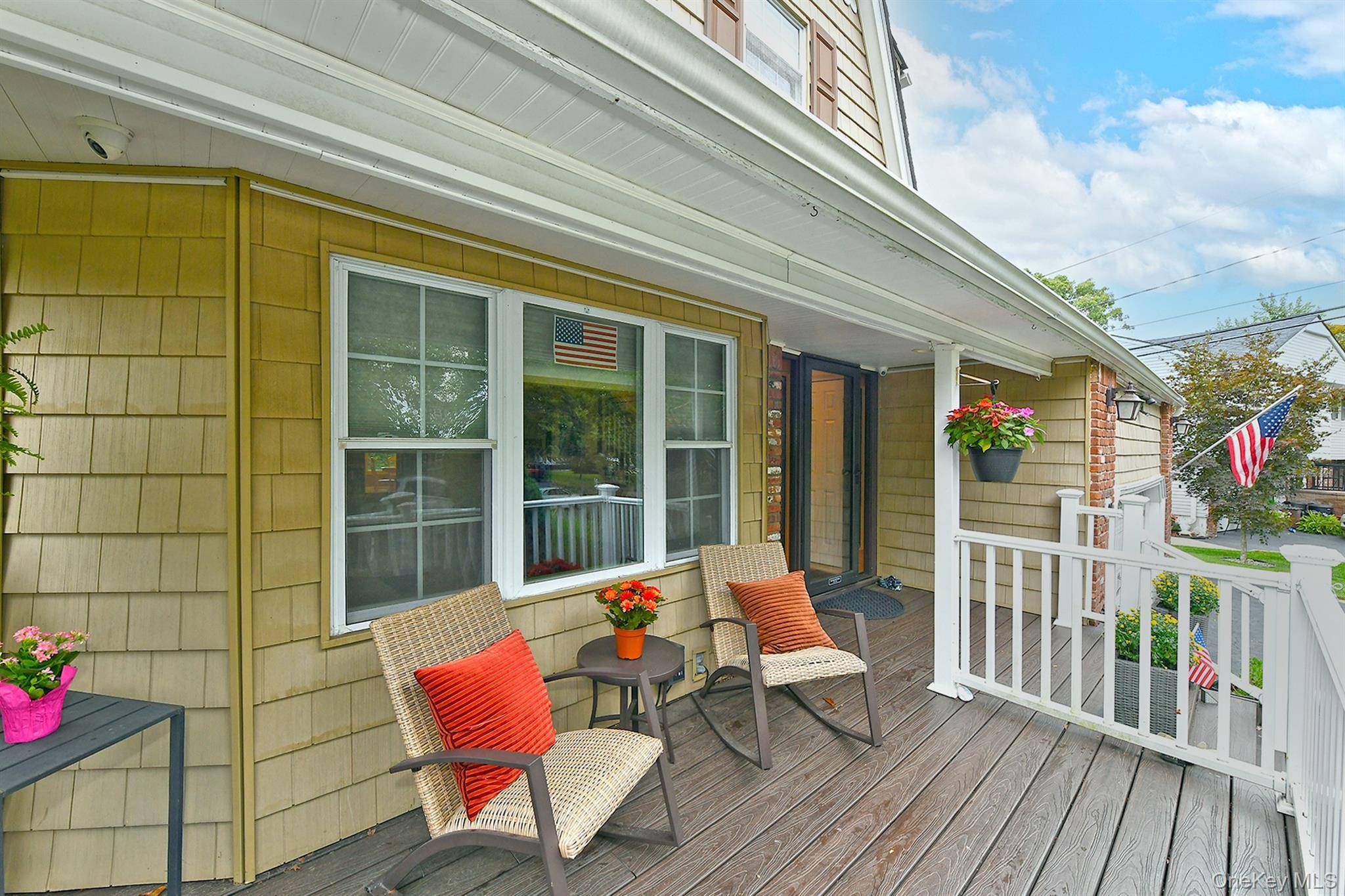 29 Boxwood DR, Kings Park, NY 11754
