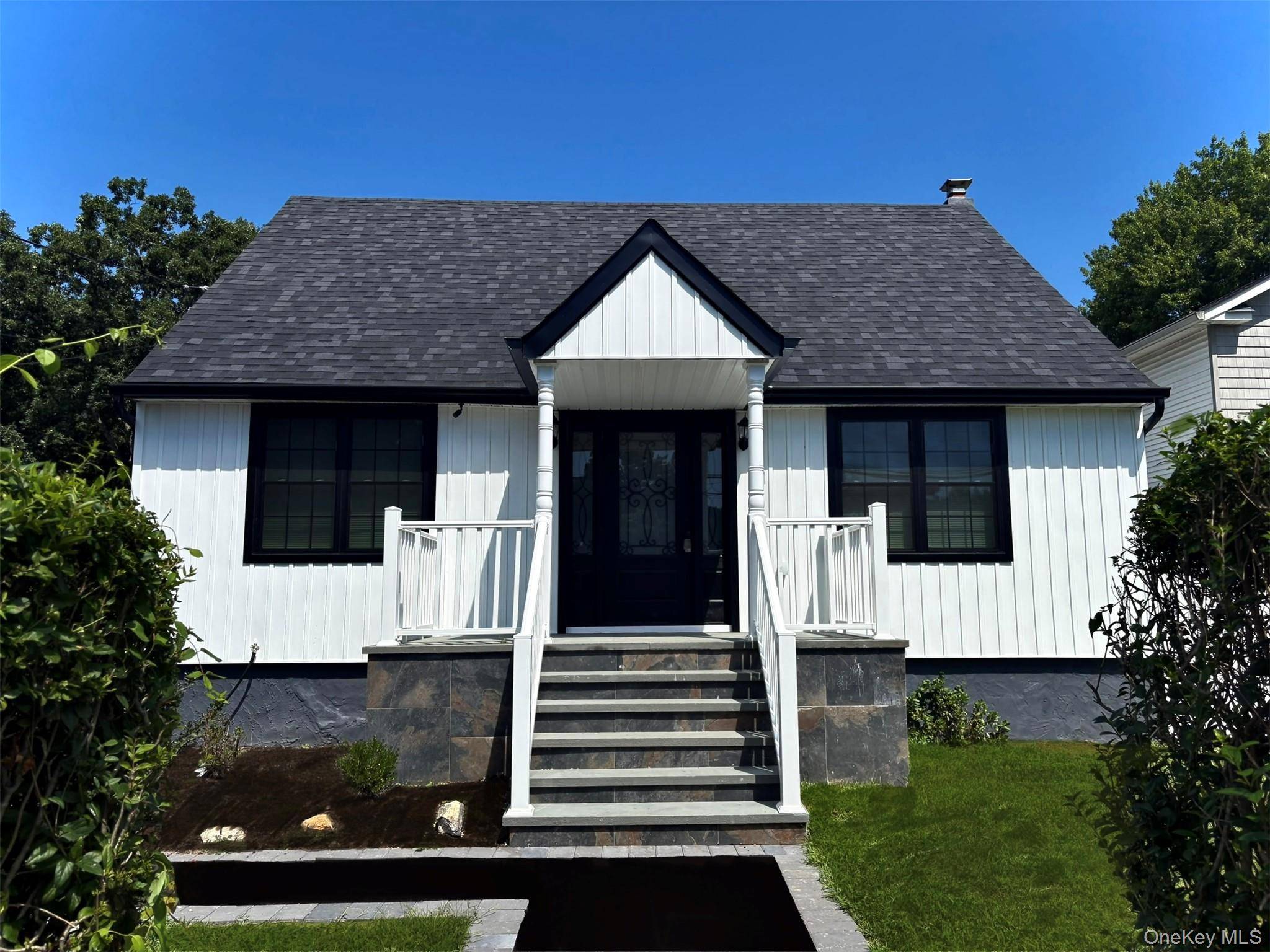 7 E Lakeland ST, Bay Shore, NY 11706
