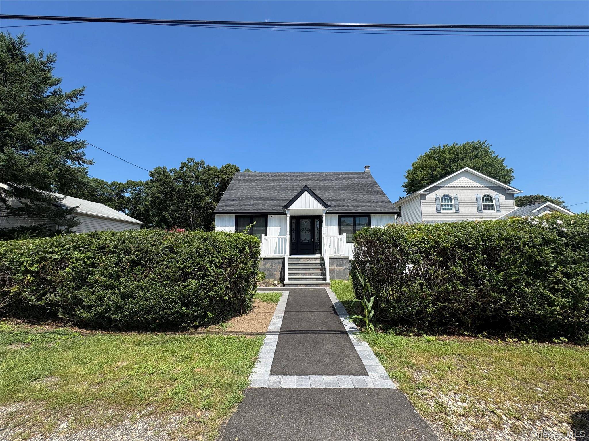 7 E Lakeland ST, Bay Shore, NY 11706