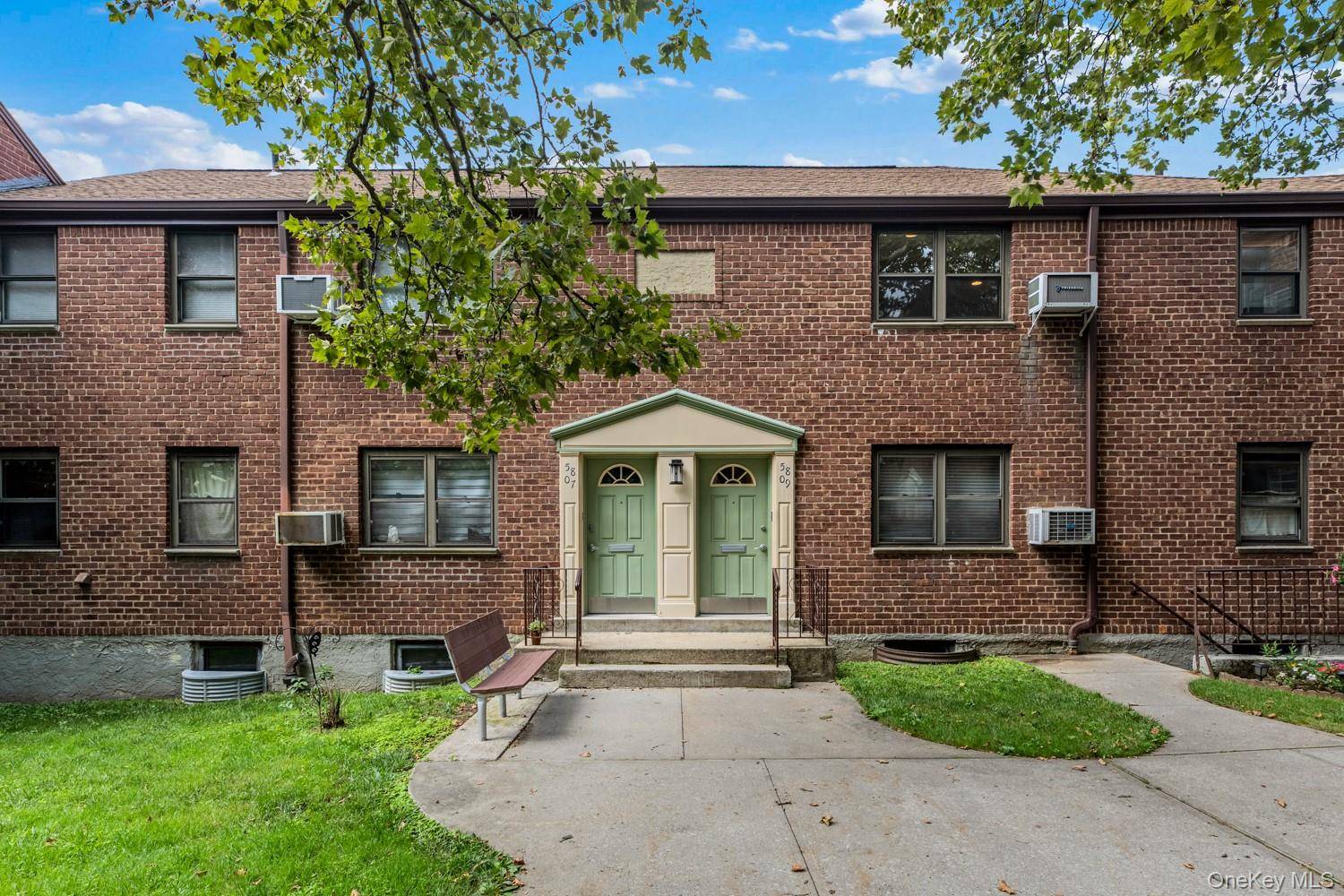 58 09 246th Crescent #upper unit, Douglaston, NY 11362