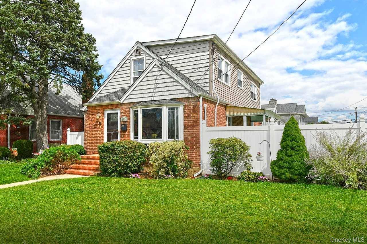 102 Roxbury RD, Franklin Square, NY 11010