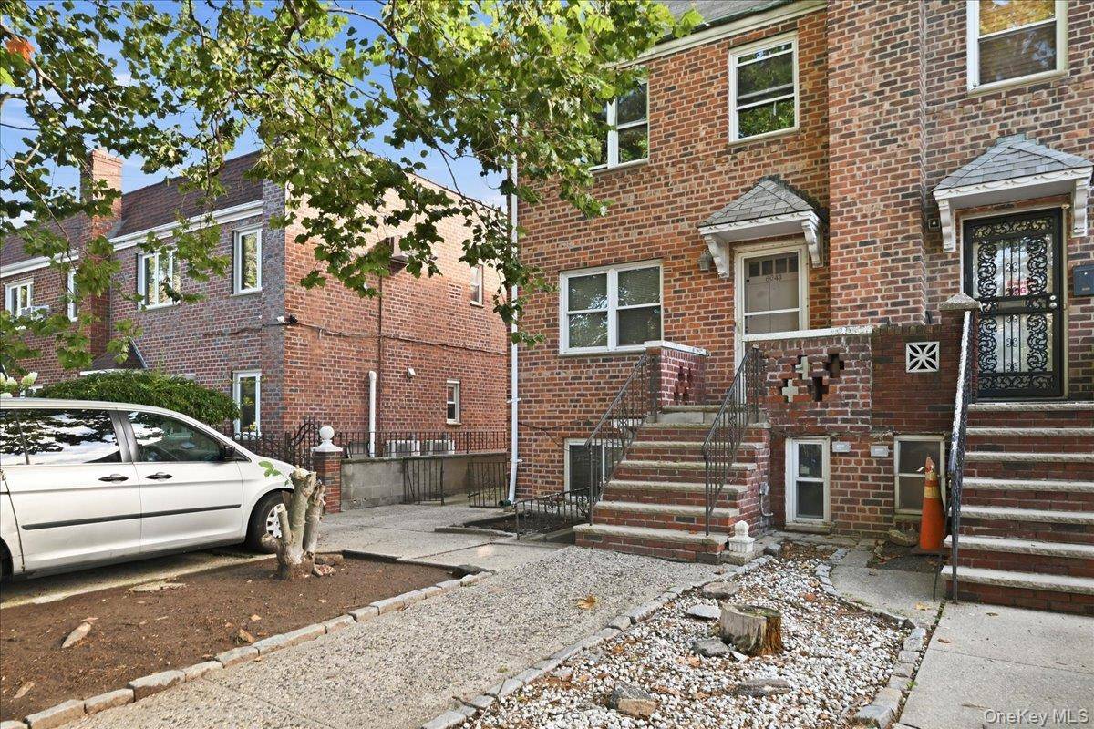 6043 69th PL, Maspeth, NY 11378