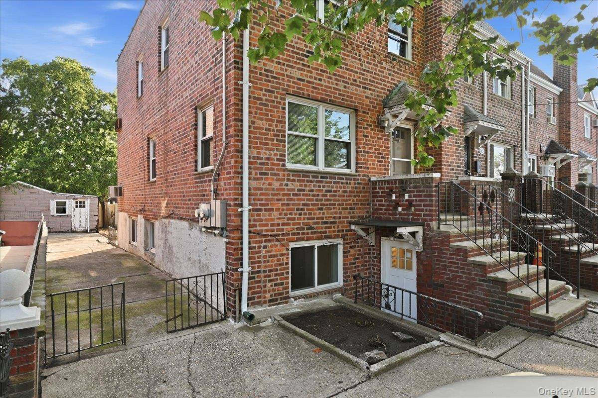 6043 69th PL, Maspeth, NY 11378