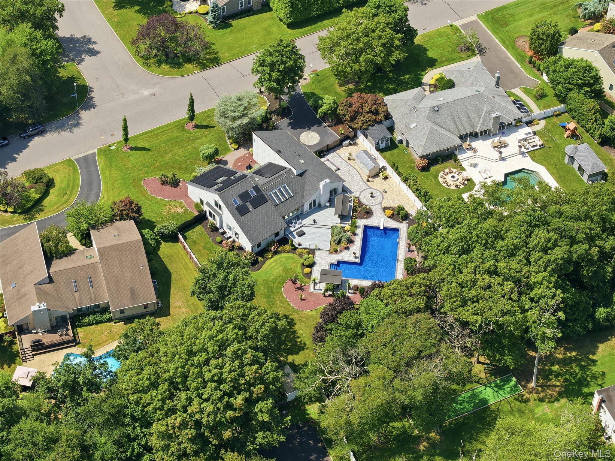 31 Deer RUN, East Islip, NY 11730