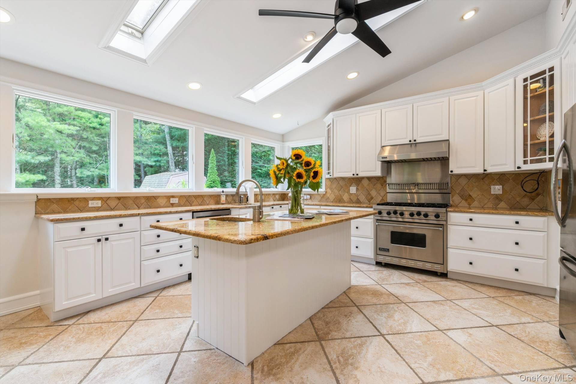 10 W Landing RD, Hampton Bays, NY 11946