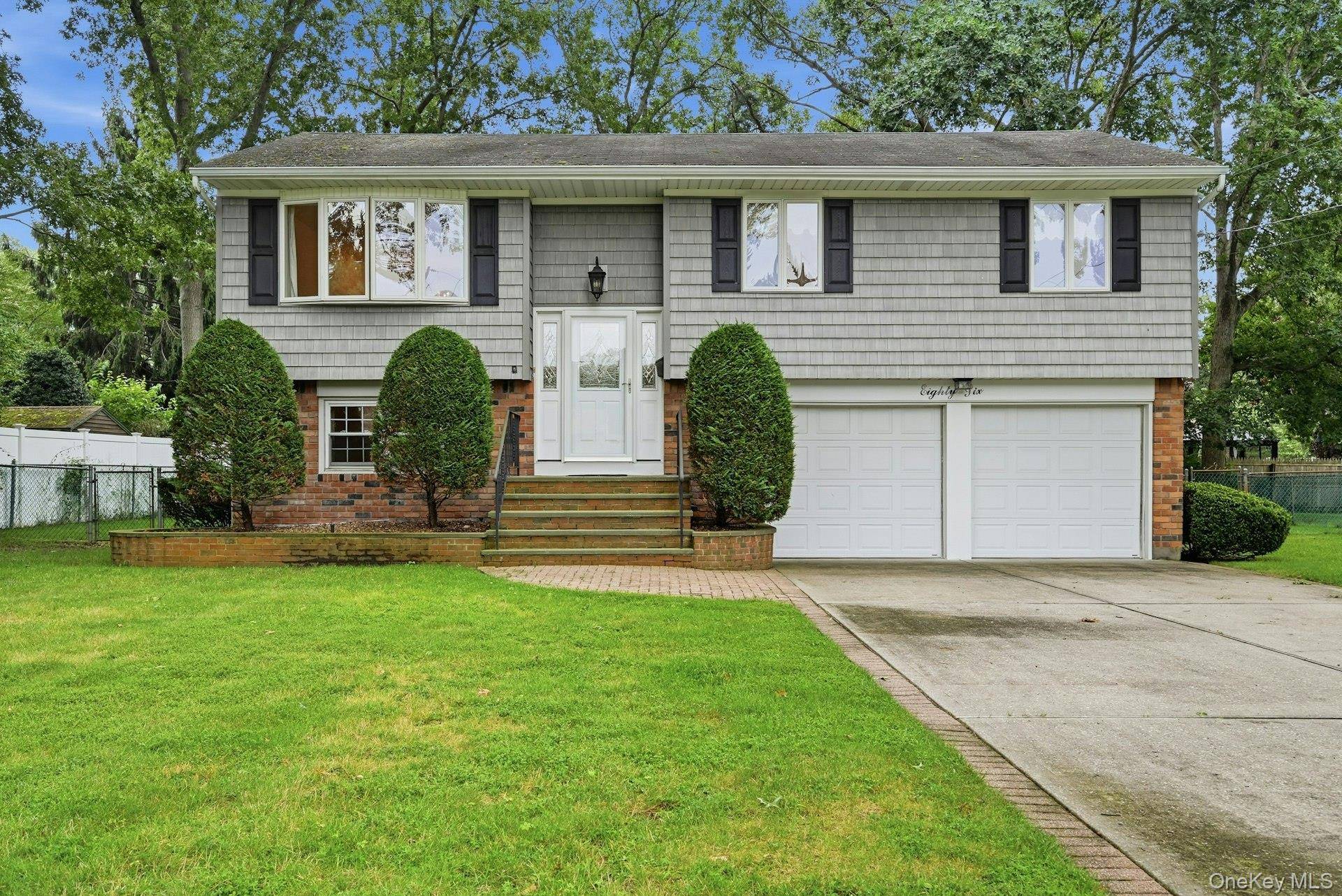 86 39th ST, Islip, NY 11751