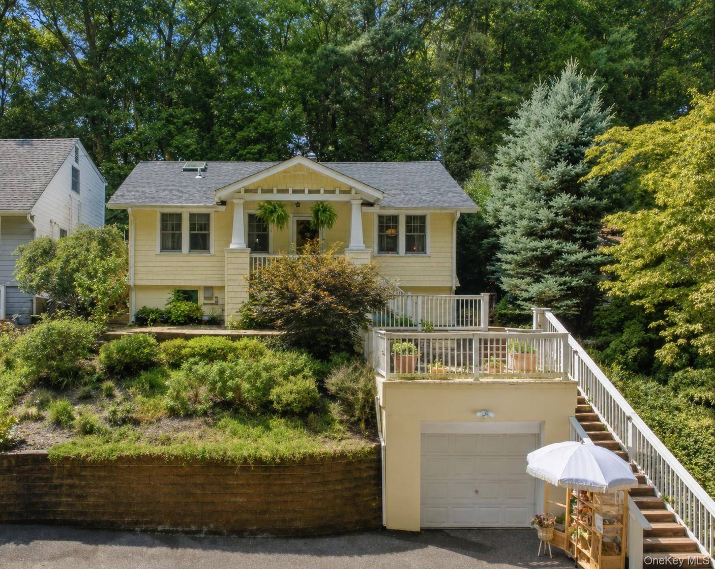 99 Norwood AVE, Northport, NY 11768