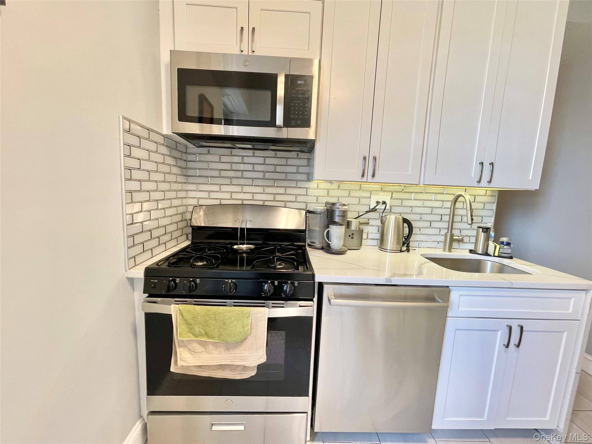 61-20 Grand Central Pkwy #A1503, Forest Hills, NY 11375