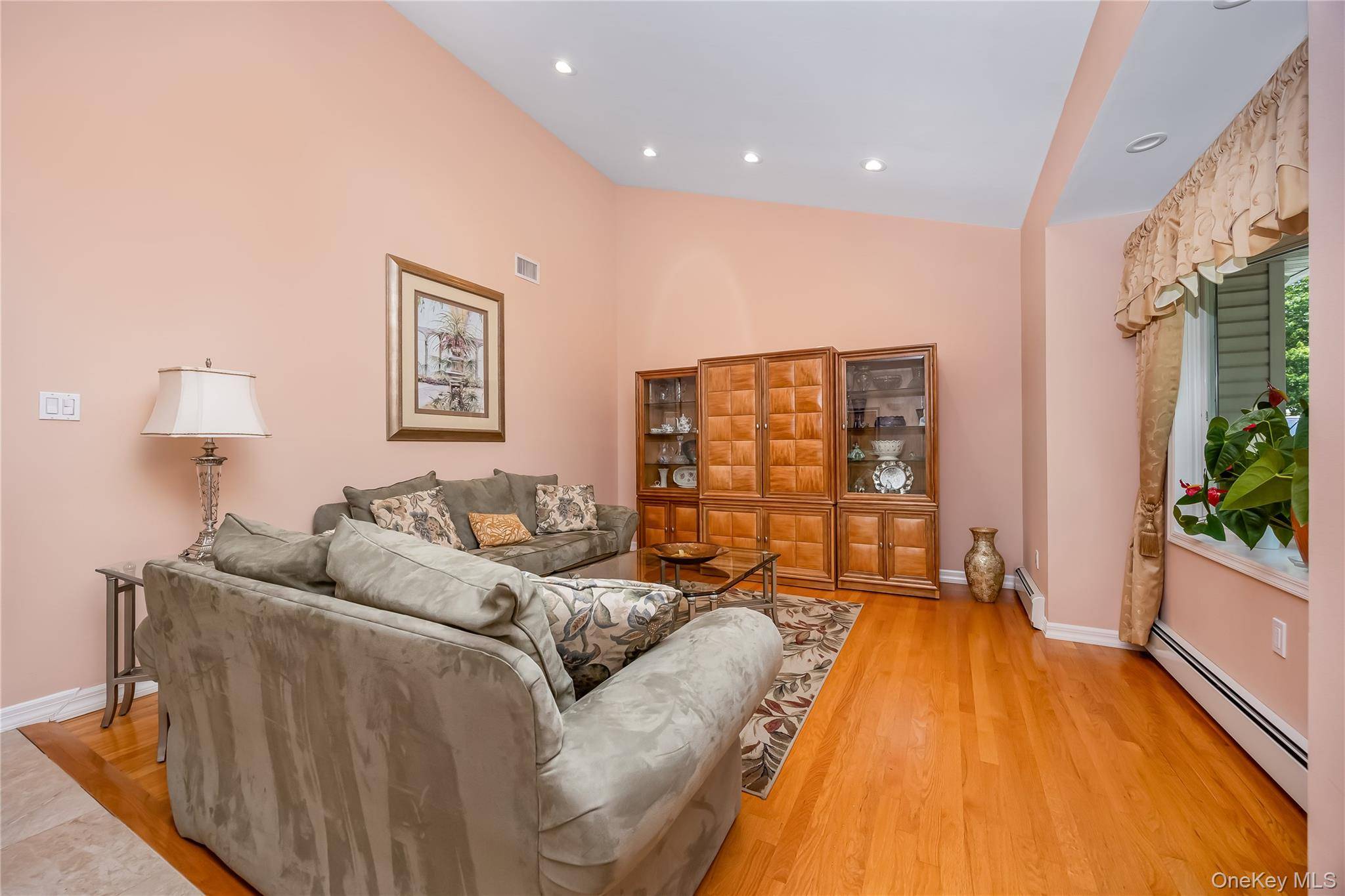 353 Thrift ST, Ronkonkoma, NY 11779