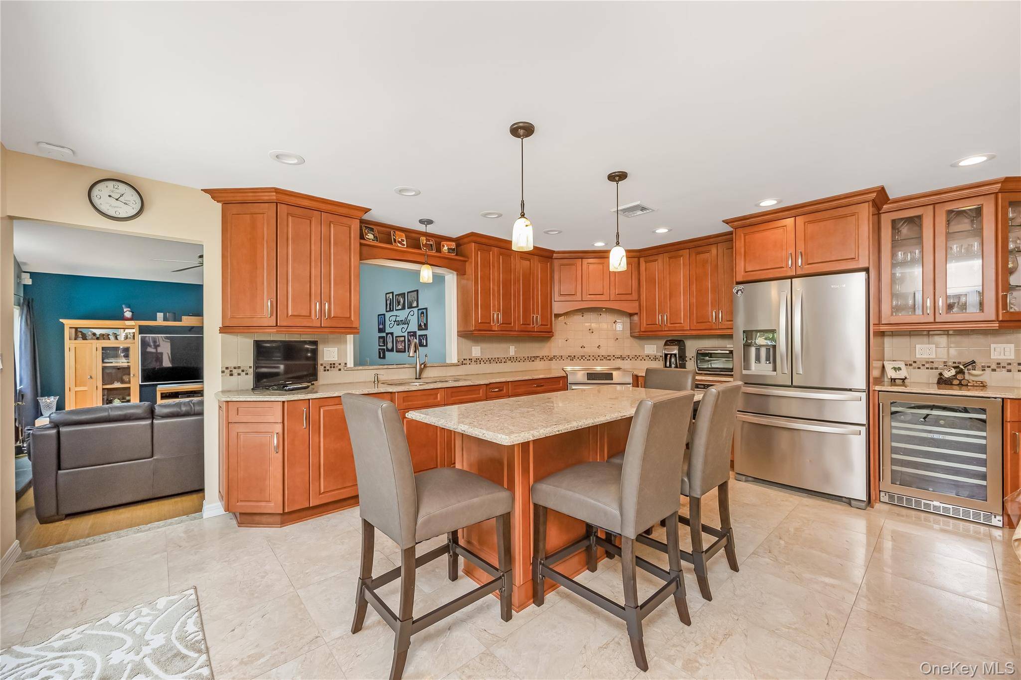 353 Thrift ST, Ronkonkoma, NY 11779